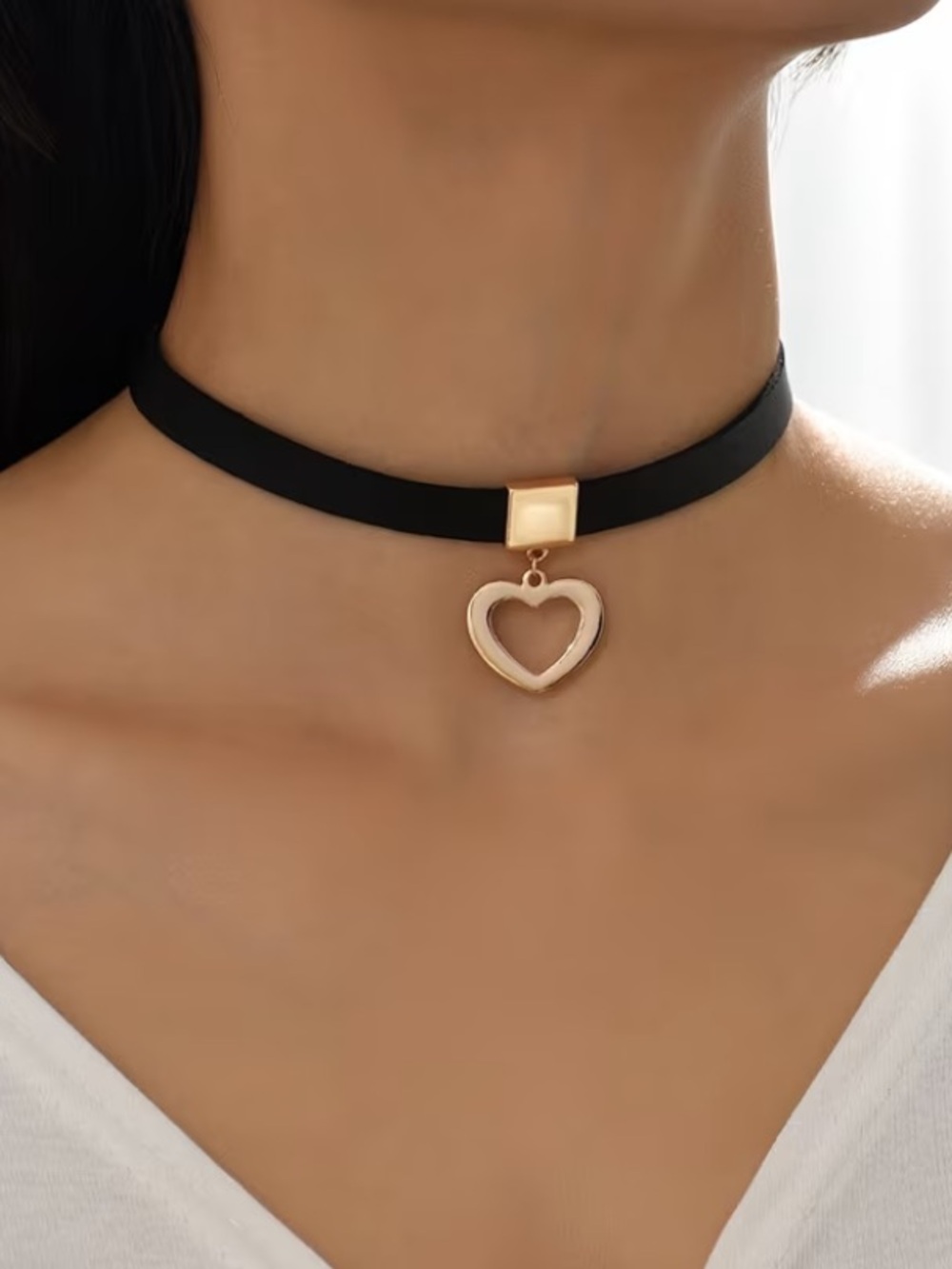 NEW! Trendy Gold Heart Pendant Black Choker Necklace 💛
